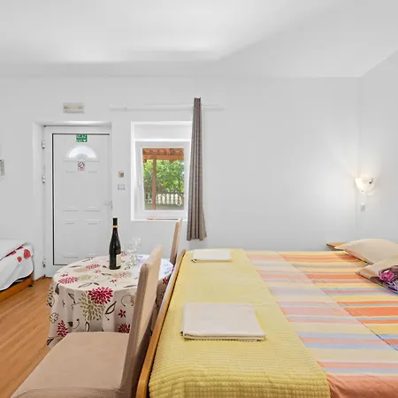 Apartment Beautiful In With Kitchen Lozovac