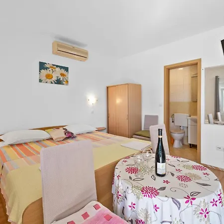 Cozy In With Wifi Apartment Lozovac