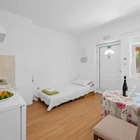 Beautiful In With Kitchen Apartment